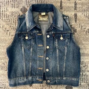 Levi’s size M Jean vest.